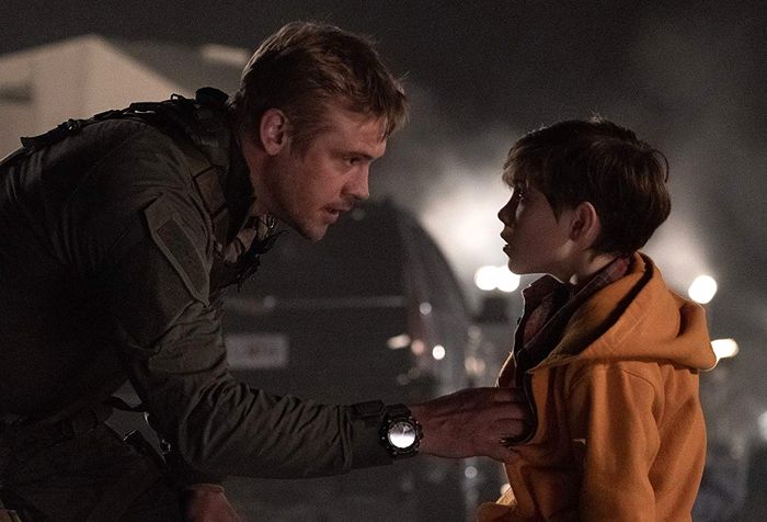 Кадр из фильма "Хищник" (2018)