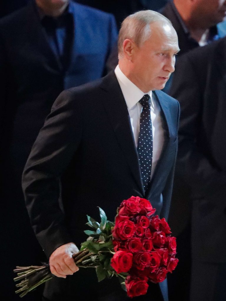 Путин на прощании с Кобзоном