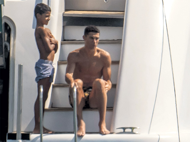 Криштиану Роналду с сыном