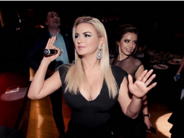 Анна Семенович показала, как оторвалась на вечеринке с Седоковой и Жасмин