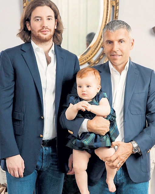 Александр Зайонц (справа) с сыном Ларионом Виокилой и внучкой Зоей