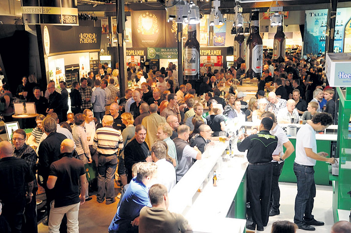 Уровень скандинавской жизни настолько высок, что местные жители спокойно выкладывают в баре за кружку пива по 10 евро, хотя в магазине оно стоит в десять раз дешевле