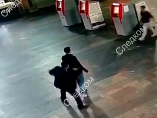 Нападение мужчины с ножом, ранившего двух человек на Курском вокзале