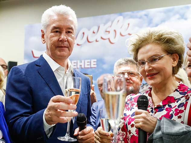 Уже вечером 9 сентября действующий мэр поднял бокал за свою победу