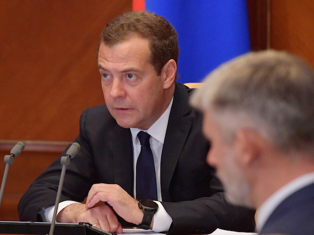 Медведев заявил о недопустимости нового роста цен на топливо