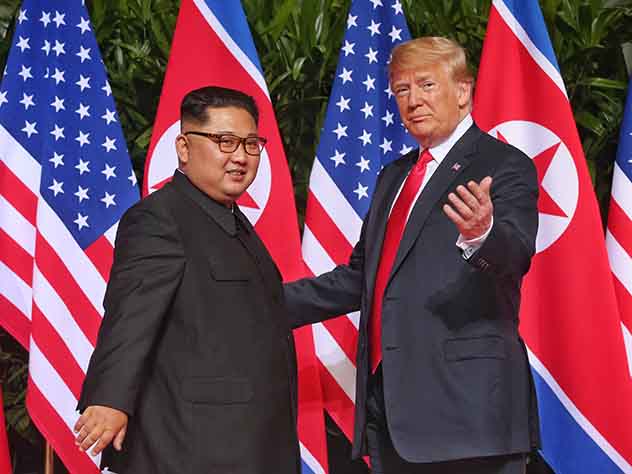 Трамп и Ким Чен Ын влюбились друг в друга, но не по-настоящему