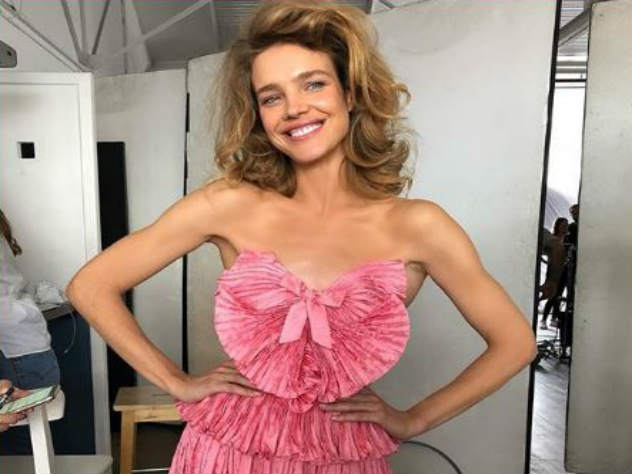 Наталья Водянова переоделась в школьницу