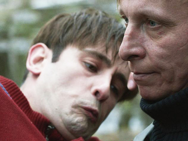 Андрей Охлобыстин и Риналь Мухаметов в фильме "Временные трудности"