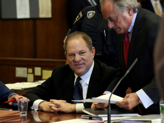 Видео с Харви Вайнштейном - изнасилование