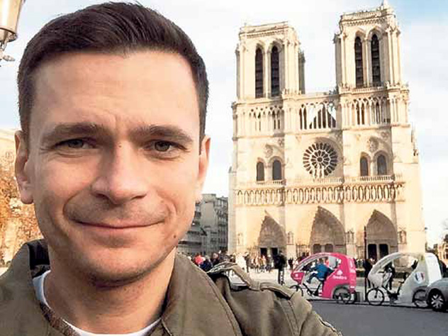 От забот о Красносельском районе муниципальный депутат постоянно отдыхает за границей