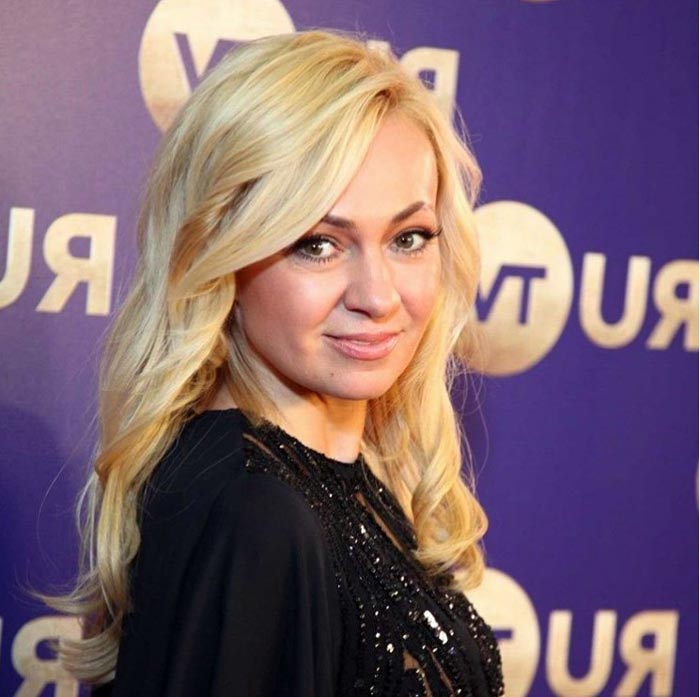 Яна Рудковская. Источник - Instagram**.com/explore/tags/янарудковская