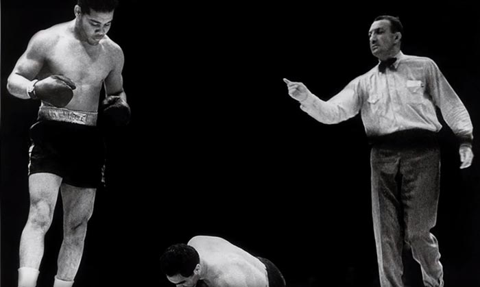 Джо Луис нокаутирует любимца Гитлера Шмеллинга, 1938 год. Кадр YouTube