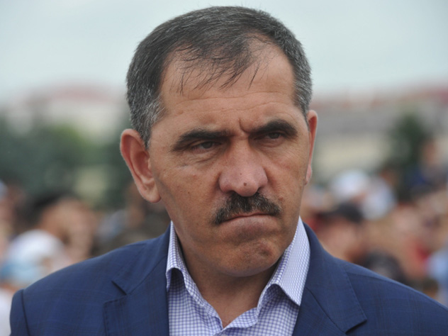 Евкуров попытался успокоить митингующих