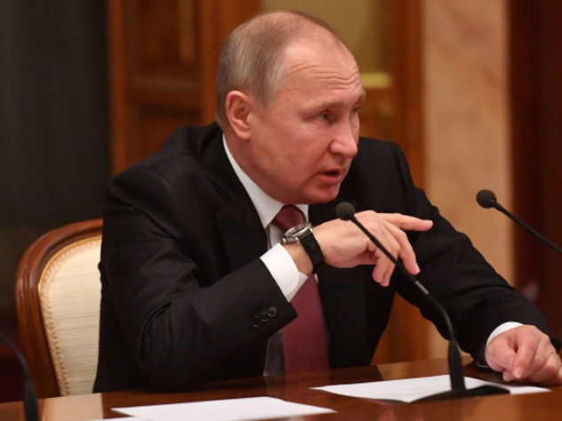 Владимир Путин потребовал увеличить зарплаты населению