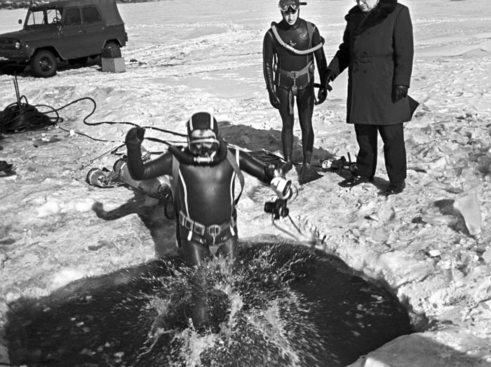 Водолазы регулярно исследуют глубины озера Байкал. Фото: Эдгар Брюханенко/ИТАР-ТАСС