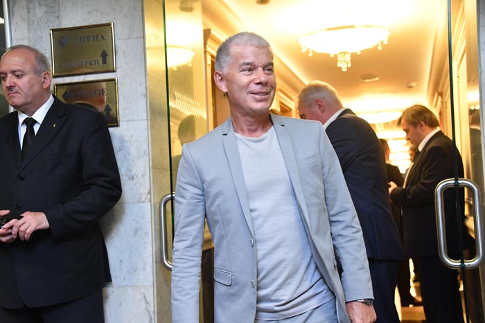 Олег Газманов оказался на грани смерти из-за халатности работников сцены. Фото: Владимир Веленгурин/КП