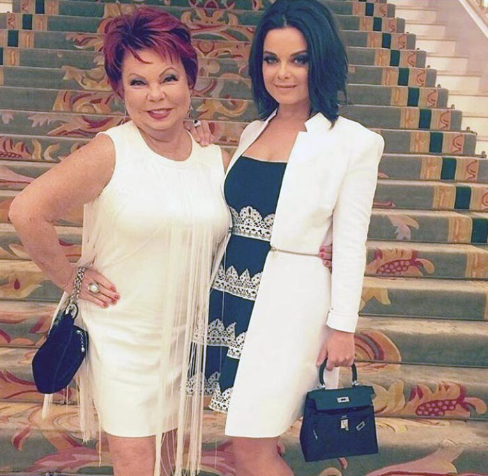 Людмила Порывай с дочерью. Источник: Instagram**.com/explore/tags/людмилапорывай