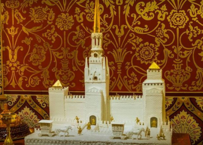 Копия сахарного пирога, который повелел испечь царь Алексей в честь рождения долгожданного наследника