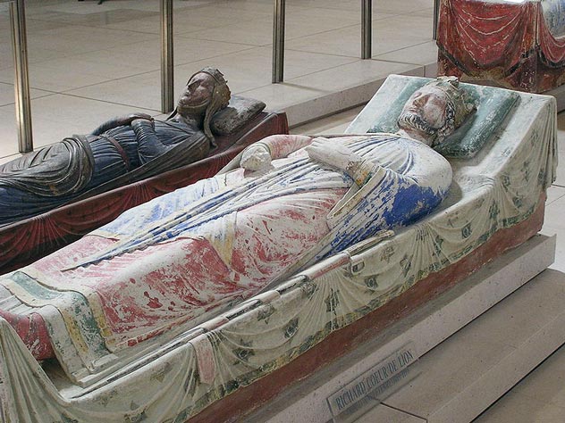 Могила Ричарда I Львиное Сердце в аббатстве Фонтевро. Источник wikimedia.org