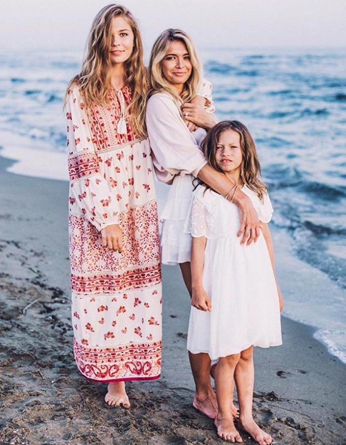 Вера Брежнева с дочками. Источник - Instagram**.com/ververa