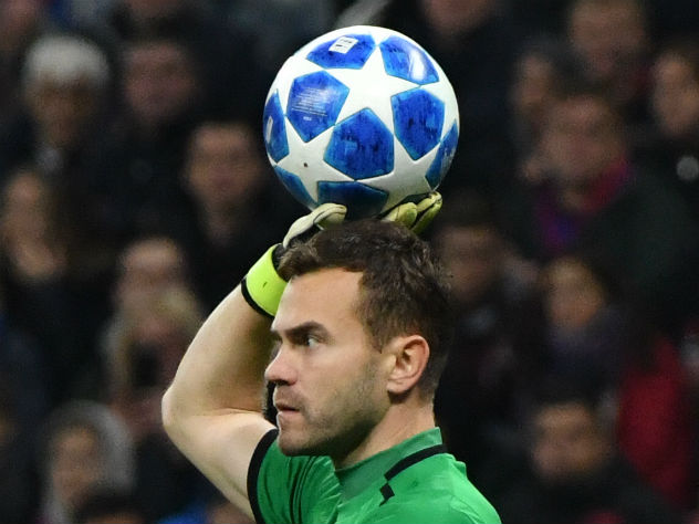 Почему Акинфеев ушел из сборной - колено