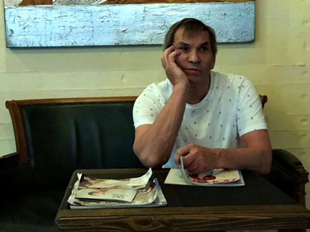 В квартире Алибасова произошла странная кража — пропало зеркало