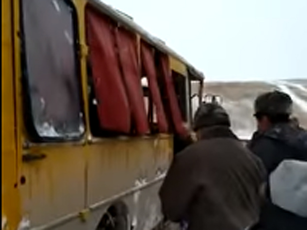 Автобус с 25-ю пассажирами перевернулся в кювет