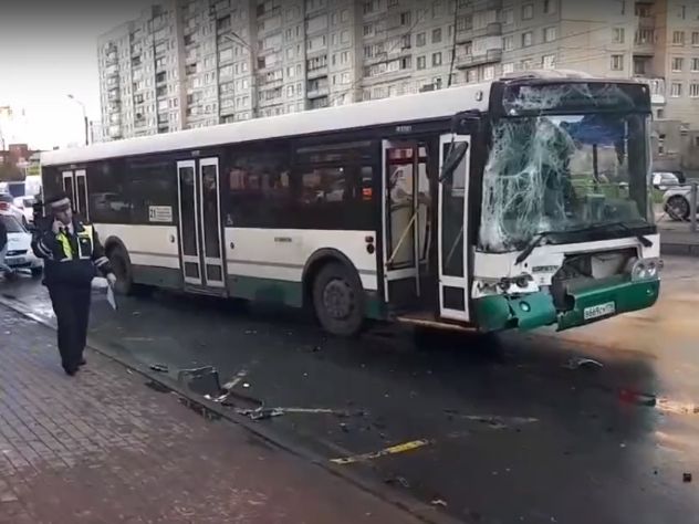 Автобусы столкнулись в Санкт-Петербурге