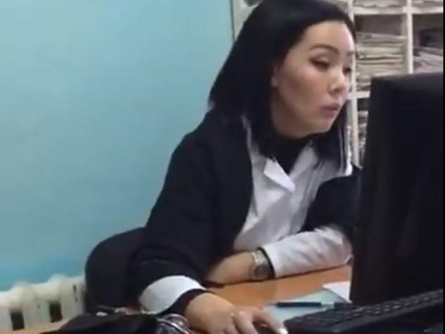 Скандал : врач в Казахстане отказалась помочь ребенку