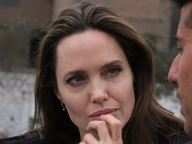 Джоли выступила в поддержку венесуэльских беженцев