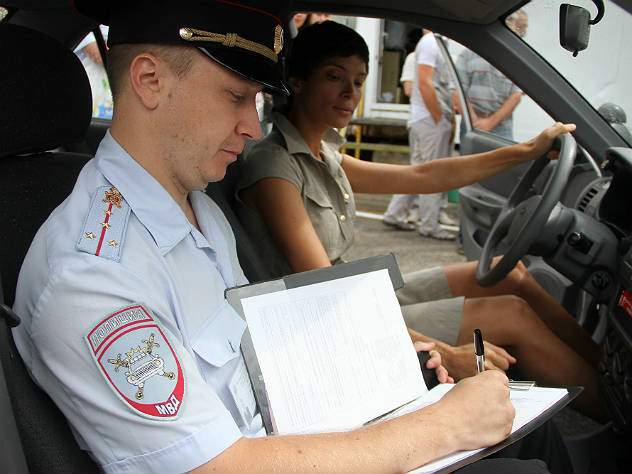 Начали действовать новые правила возврата водительских удостоверений