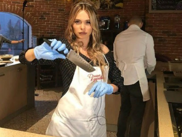 Анна Хилькевич занялась готовкой вместе с мужем