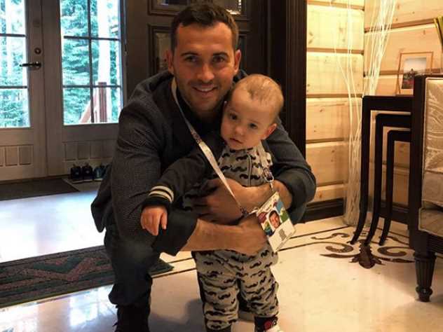 Кержаков вернет сына жене