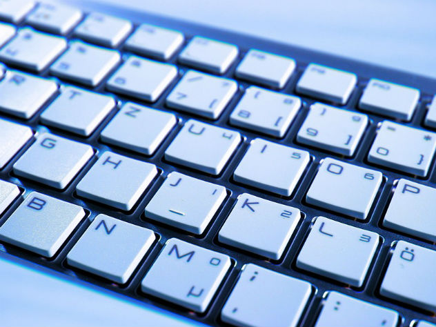 Врач в омской больнице получил сотрясение мозга после удара клавиатурой по голове