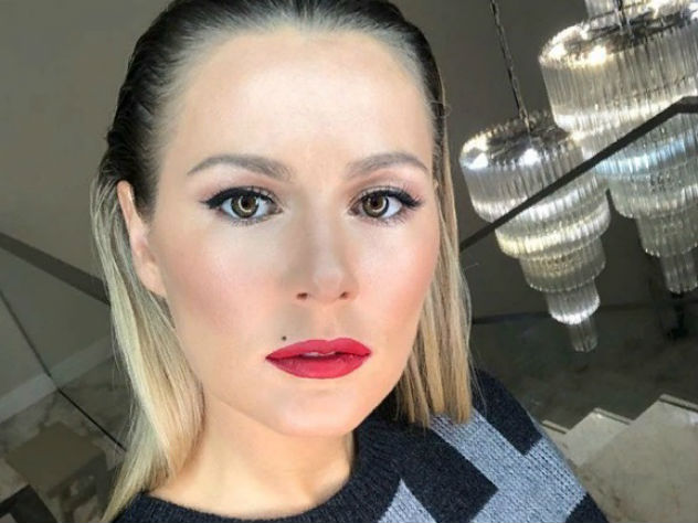 Кожевникова с неудачным макияже и прической фото