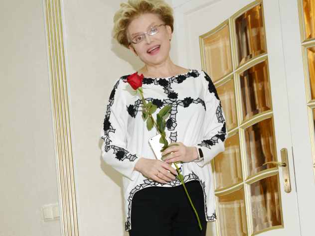 Елена Малышева стала надевать брюки вместо юбок