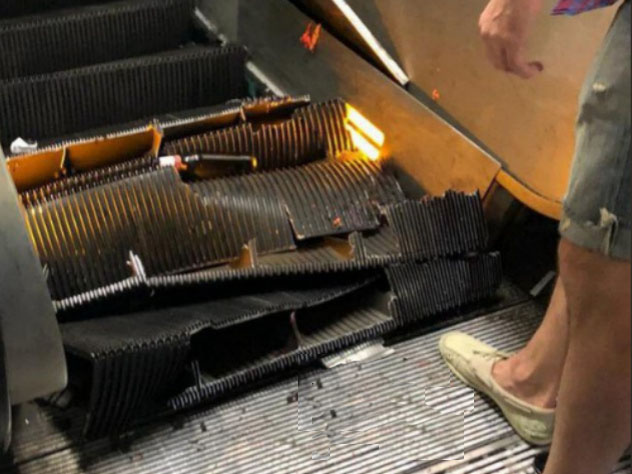 30 болельщиков ЦСКА пострадали при обрушении эскалатора метро в Риме