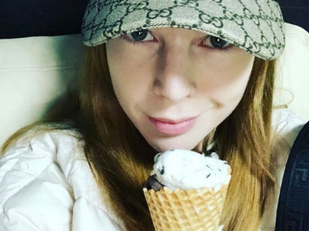 Подольская полакомилась мороженым на ночь