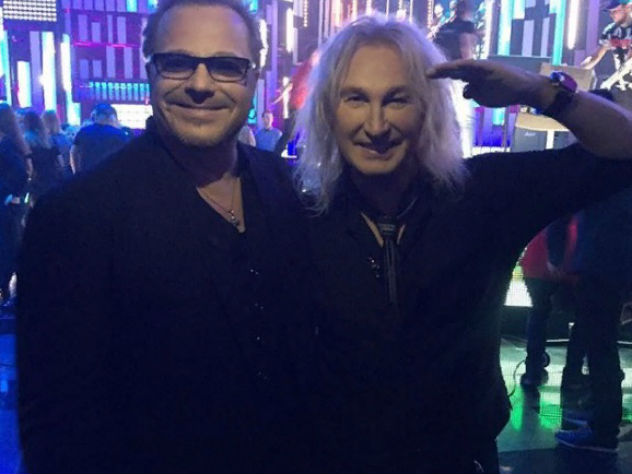 Иванов подарил Преснякову носки