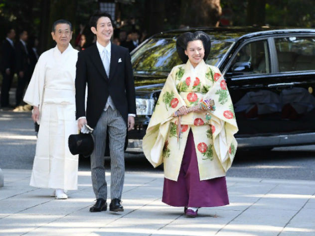 Принцесса Аяко вышла замуж за простолюдина