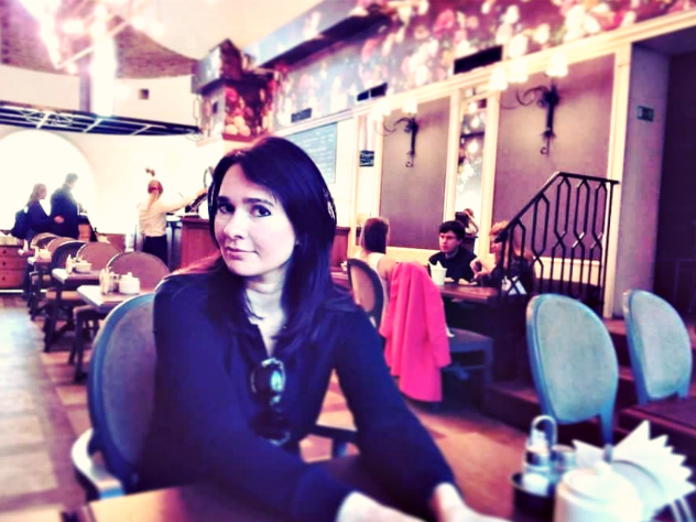 Портрет президента в красных тонах петербургская художница нарисовала ко дню его рождения