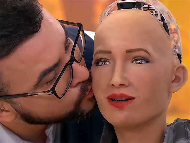 Робот София