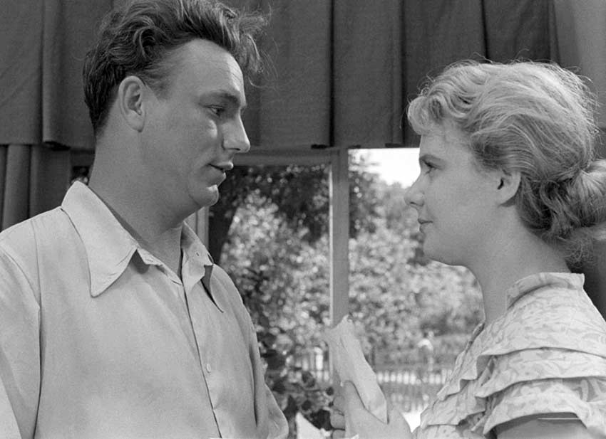 Кадр из фильма «Весна на Заречной улице», 1956 год