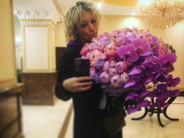 Марии Захаровой в Ташкетенте подарили фантастический букет цветов