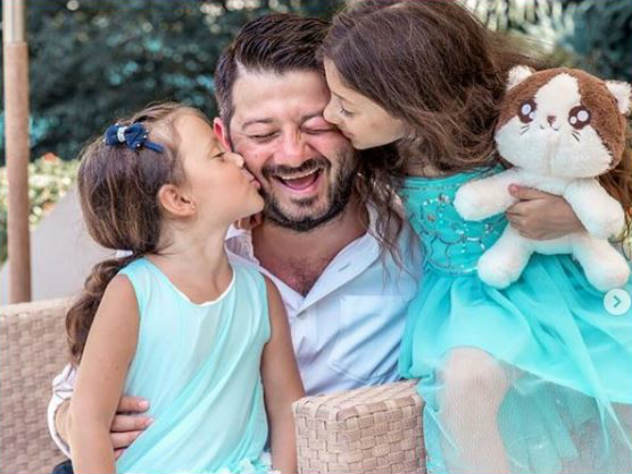 Дочки Михаила Галустяна устроили дома ночной клуб