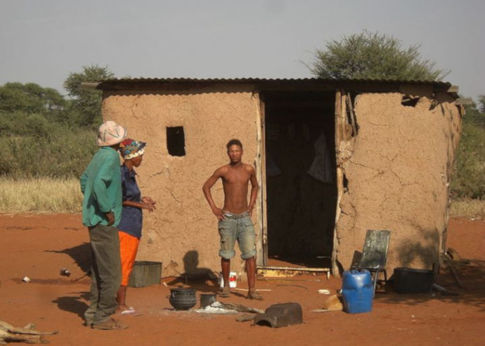 Жилище бушменов в резервации, Намибия