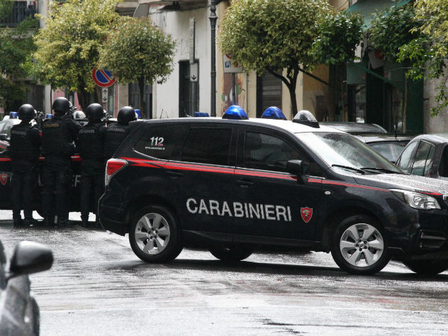 Итальянская полиция, заложники