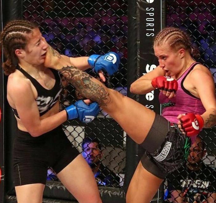 По традиции Настю перед боем заплетает мама. Фото: Instagram** / anastasia_yankova