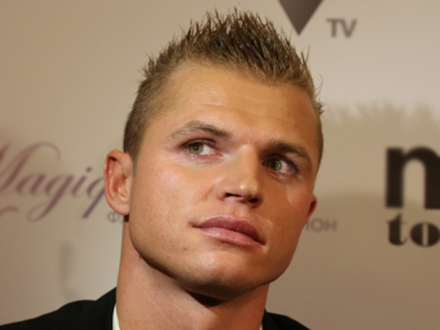 Два авто футболиста Тарасова арестованы за долги по алиментам