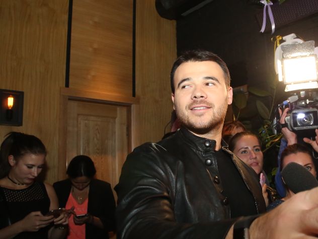 Эмин выложил фото в новом образе